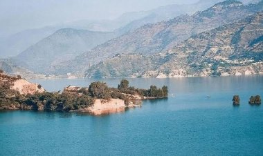 टिहरी झील में फ्लोटिंग हट्स बने खतरा, संचालन पर लगी रोक