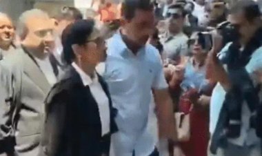 बुआ चोर-भतीजे चोर के नारों के बीच कोर्ट पहुंचीं ममता, चुनावी हिंसा मामले में खुद रखीं दलीलें