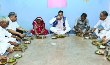 राजस्थान के CM भजनलाल शर्मा का देसी अंदाज, गट्टूलाल यादव के घर दाल-चावल और मिक्स वेज खाकर कहा- मजो आगो