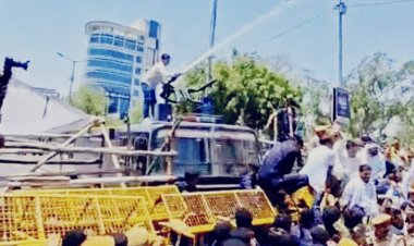 जयपुर में NEET पेपर लीक पर कांग्रेस का प्रदर्शन, पुलिस से धक्का-मुक्की