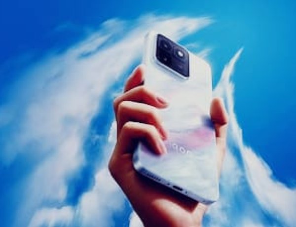 iQOO 15T लॉन्च से पहले बड़ा खुलासा, 8000mAh बैटरी और 200MP कैमरे से होगा लैस