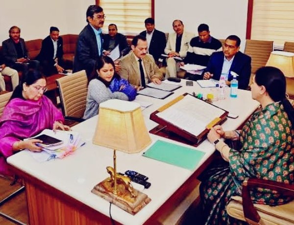 बजट घोषणाओं पर सख्त हुई सरकार, दिया कुमारी ने अधिकारियों को लगाई फटकार