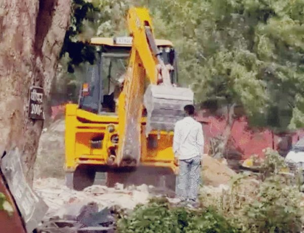 जयपुर में 2200 करोड़ की सरकारी जमीन पर चला बुलडोजर, दूसरे दिन भी जारी रही कार्रवाई