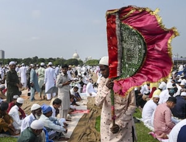 पश्चिम बंगाल में सड़क पर नमाज पर रोक, 107 साल बाद रेड रोड पर नहीं हुई ईद की नमाज