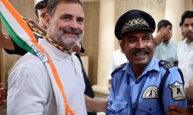 जन्मदिन पर राहुल गांधी की सादगी ने जीता दिल, घर के बाहर तैनात गार्ड से मिले, परिवार का भी पूछा हाल