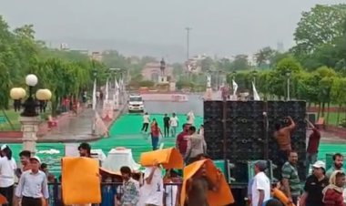 बारिश में भीगते रहे बच्चे, अल्बर्ट हॉल के अंदर योग करती रहीं उपमुख्यमंत्री!