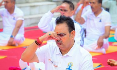 अरावली की वादियों में गूंजा योग का संदेश, आबूराज में CM भजनलाल शर्मा ने किया योगाभ्यास