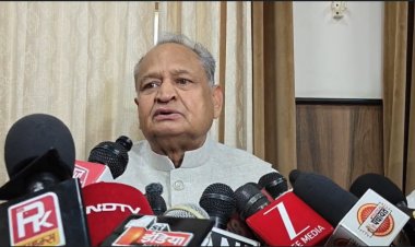चिकित्सा मंत्री खींवसर के बयानों पर पूर्व सीएम अशोक गहलोत का तंज: "मंत्री जी इलाज करें या बयानबाजी?"