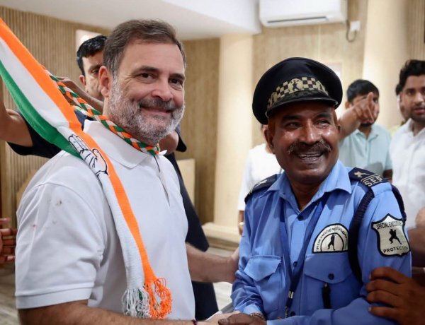 जन्मदिन पर राहुल गांधी की सादगी ने जीता दिल, घर के बाहर तैनात गार्ड से मिले, परिवार का भी पूछा हाल
