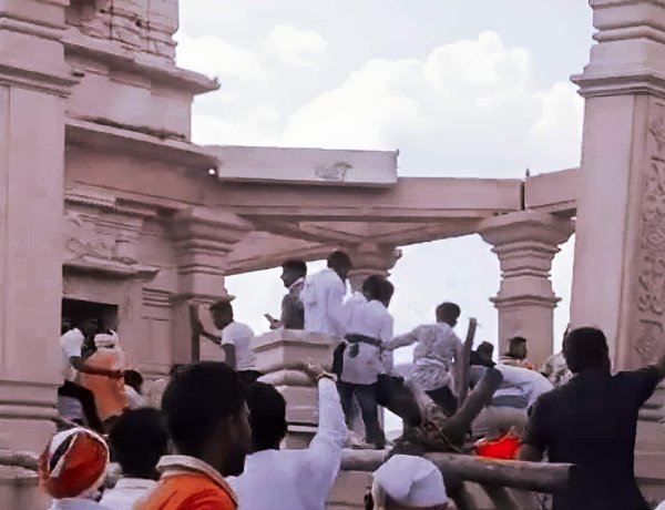 महाराष्ट्र में बड़ा हादसा: हनुमान मंदिर का सभा मंडप गिरा, 6 श्रद्धालुओं की मौत