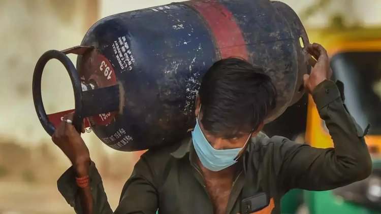 LPG सिलेंडर का दाम हुआ दोगुना...जनवरी से अब तक 7 बार बढ़े दाम