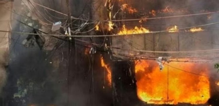 दिल्ली के मालवीय नगर में भीषण आग, बहुमंजिला इमारत में मची अफरा-तफरी; 21 लोगों की मौत की खबर
