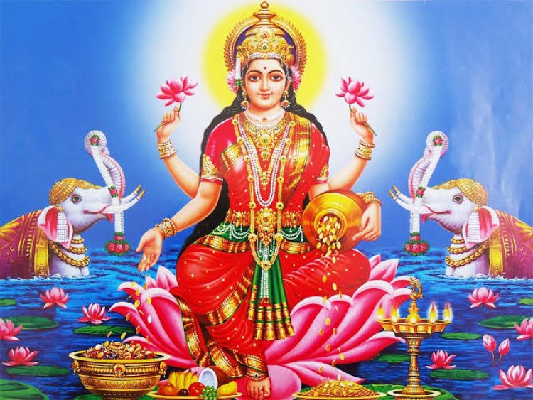 शुक्रवार के महाउपाय: मां लक्ष्मी को प्रसन्न कर दूर करें धन की कमी, बरसेगी सुख-समृद्धि