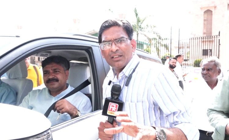 टीकाराम जूली का सरकार पर निशाना, गिरल में धरने पर मौत के बाद गरमाई राजनीति