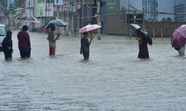 मुंबई में रेड अलर्ट: समुद्र में 15 फीट तक उठेंगी लहरें! साकीनाका में खुले मैनहोल में गिरने से एक व्यक्ति की मौत