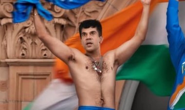 DADA FIRST LOOK OUT:  'दादा' बायोपिक का पहला पोस्टर रिलीज, सौरव गांगुली बने राजकुमार राव, सोशल मीडिया पर शुरू हुई बहस