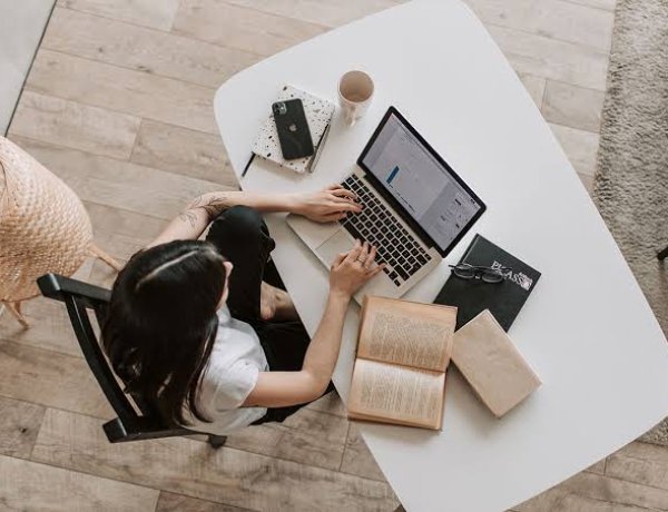 अब 50% कर्मचारी करेंगे Work From Home! पार्किंग भी होगी दोगुनी महंगी, सरकार का बड़ा फैसला