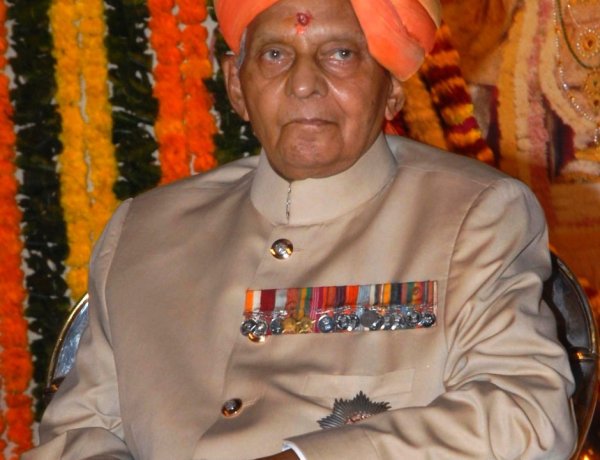 जयपुर के महाराजा भवानी सिंह को एक आम आदमी ने कैसे दी मात?