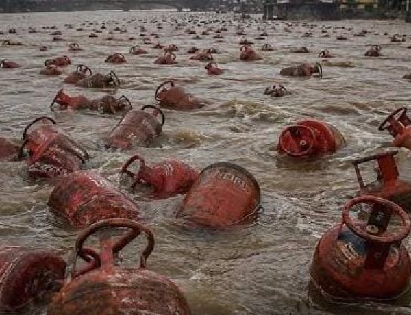 भारी बारिश से कई राज्यों में तबाही, महाराष्ट्र में नदी में बहे 3 हजार LPG सिलेंडर, राजस्थान-दिल्ली समेत कई इलाकों में जनजीवन प्रभावित