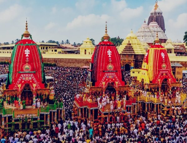 पुरी रथ यात्रा में बिगड़े हालात, दम घुटने और हार्ट अटैक से दो श्रद्धालुओं की मौत, कई लोग अस्पताल में भर्ती