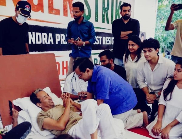 सोनम वांगचुक के समर्थन में पहुंचे केजरीवाल, बोले- सरकार ने नहीं सुनी आवाज तो 2029 में चुकानी पड़ेगी कीमत