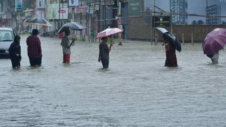 मुंबई में रेड अलर्ट: समुद्र में 15 फीट तक उठेंगी लहरें! साकीनाका में खुले मैनहोल में गिरने से एक व्यक्ति की मौत