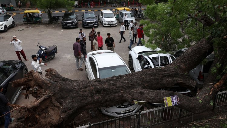 पहाड़ से मैदान तक बारिश का कहर, कहीं बादल फटने से तबाही तो कहीं लैंडस्लाइड और जाम ने बढ़ाई मुश्किलें