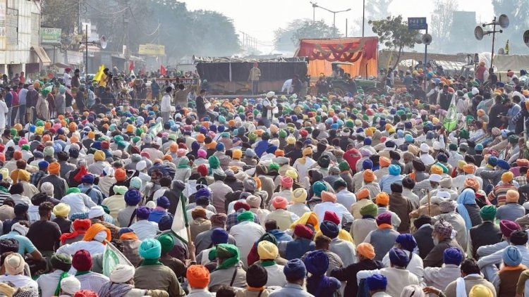 दिल्ली में किसान आंदोलन: किसान घाट पहुंचते ही RAF की कार्रवाई, अमेरिका-भारत ट्रेड डील के विरोध में बढ़ा तनाव