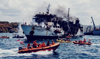 Indonesia Boat Fire: इंडोनेशिया में पैसेंजर जहाज में भीषण आग, 5 की मौत, 41 लापता; बड़े स्तर पर रेस्क्यू ऑपरेशन जारी