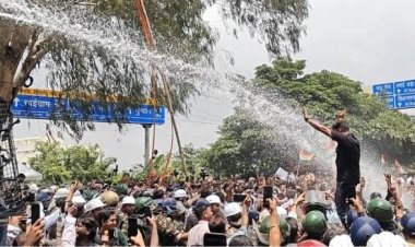 वाटर कैनन चली तो नाचने लगे छात्र! रांची में उग्र हुआ आंदोलन, कंटीले तार और 6 लेयर सुरक्षा तोड़ विधानसभा की ओर बढ़े