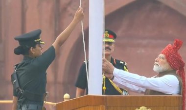 Independence Day 2026: पीएम मोदी ने लाल किले पर फहराया तिरंगा, पहली बार गूंजा ‘वंदे मातरम’