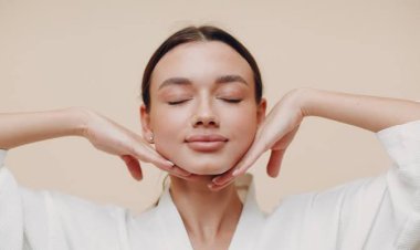 Monsoon Skin Care: मानसून में बढ़ गई है उमस और गर्मी? भूलकर भी न करें ये 5 स्किनकेयर गलतियां