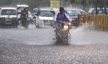 दिल्ली-NCR में बारिश का कहर, गुरुग्राम में वर्क फ्रॉम होम; यूपी-MP समेत 15 राज्यों में भारी बारिश का अलर्ट
