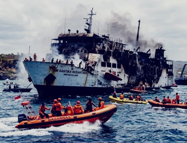 Indonesia Boat Fire: इंडोनेशिया में पैसेंजर जहाज में भीषण आग, 5 की मौत, 41 लापता; बड़े स्तर पर रेस्क्यू ऑपरेशन जारी