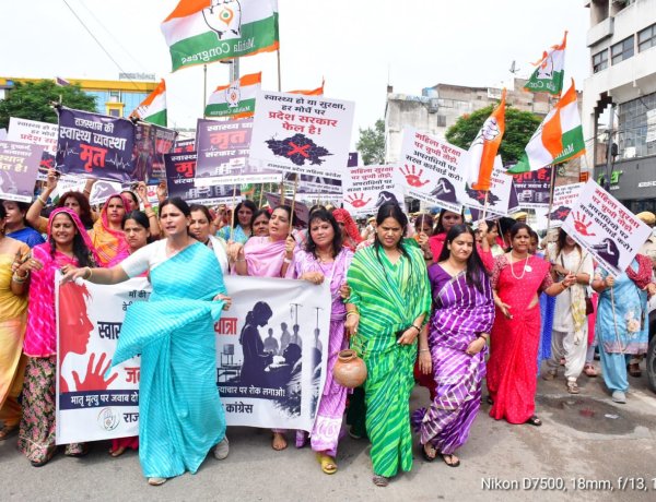 जयपुर में महिला कांग्रेस का प्रदर्शन, महिला सुरक्षा और स्वास्थ्य व्यवस्था के खिलाफ निकाली शव यात्रा
