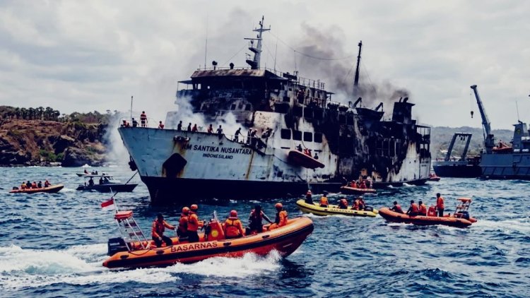 Indonesia Boat Fire: इंडोनेशिया में पैसेंजर जहाज में भीषण आग, 5 की मौत, 41 लापता; बड़े स्तर पर रेस्क्यू ऑपरेशन जारी