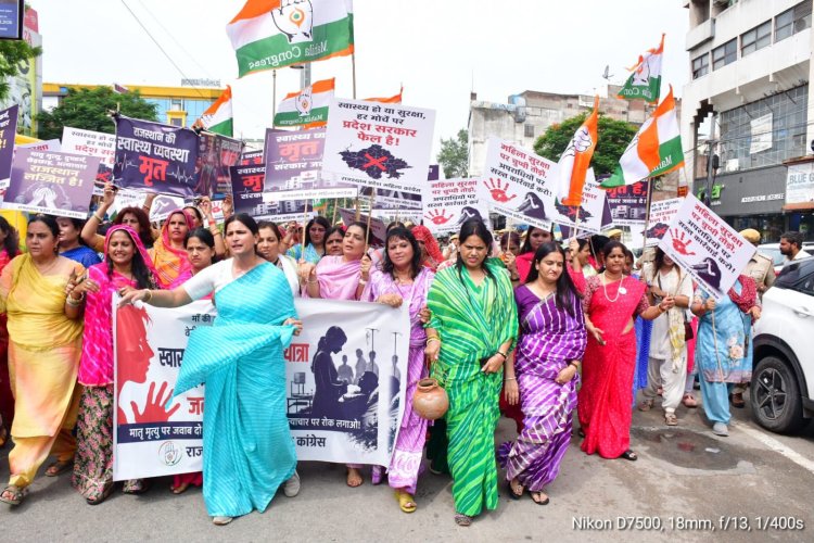 जयपुर में महिला कांग्रेस का प्रदर्शन, महिला सुरक्षा और स्वास्थ्य व्यवस्था के खिलाफ निकाली शव यात्रा