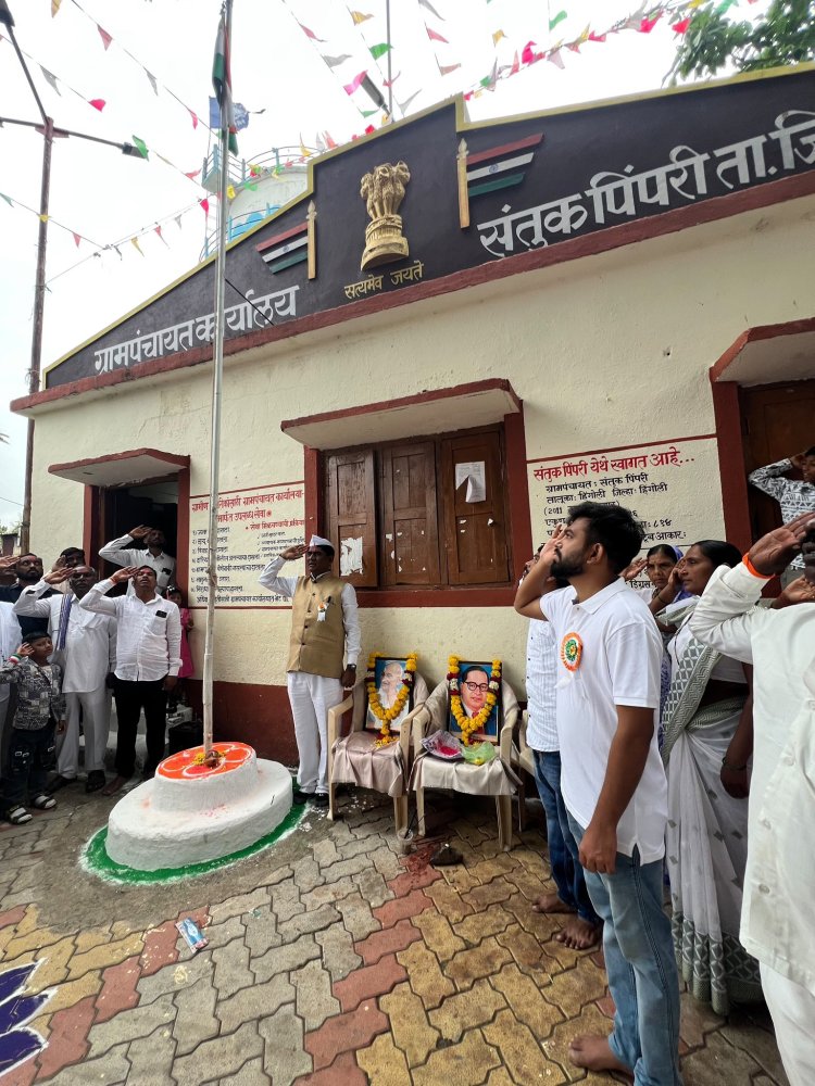 CJP Founder Abhijeet Dipke ने पैतृक गांव में फहराया तिरंगा, ‘School Thik Karo’ अभियान की करेंगे शुरुआत