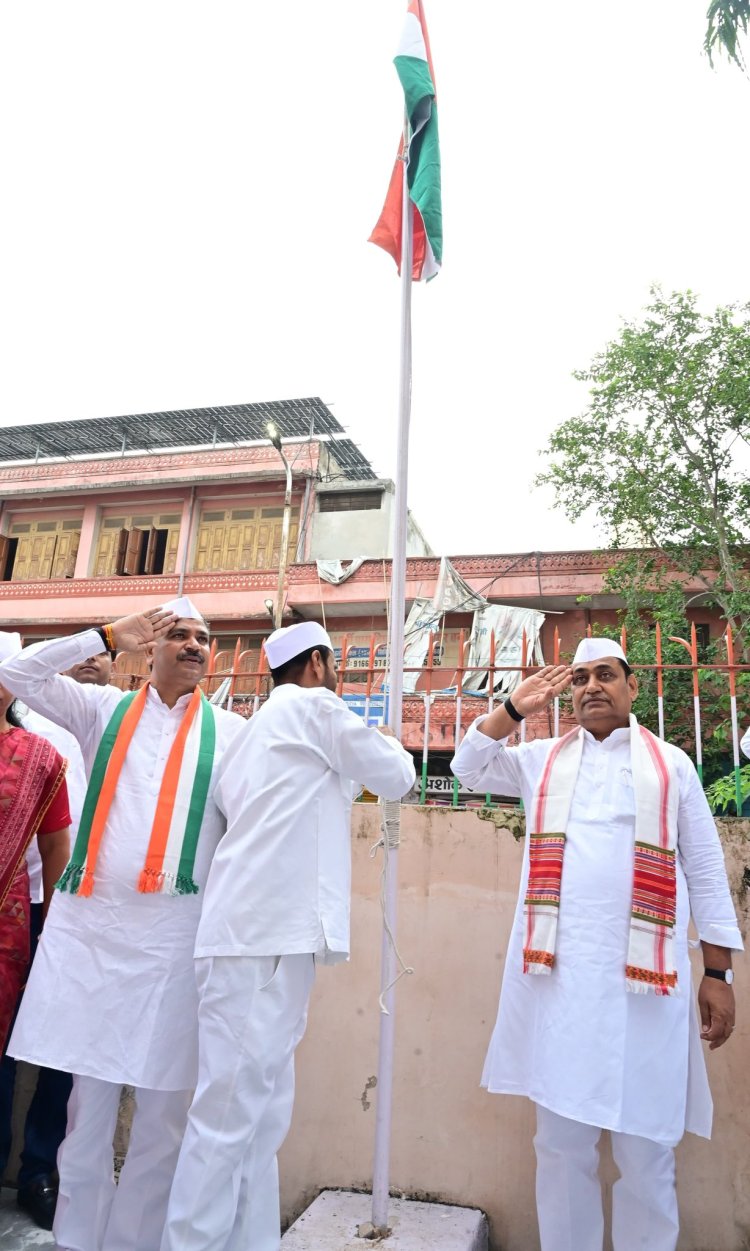 स्वतंत्रता दिवस पर Rajasthan PCC में फहराया गया तिरंगा, शहीदों को किया नमन