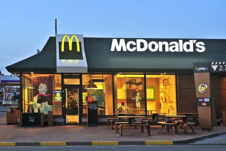 McDonald’s समेत 13 फूड आउटलेट पर FDA का बड़ा एक्शन, लाइसेंस सस्पेंड; किचन में मिलीं गंभीर खामियां