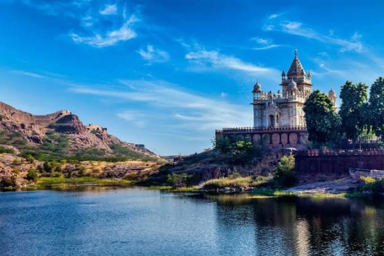 जयपुर में बारिश के मौसम में ट्रेकिंग का रोमांच, अरावली की पहाड़ियों पर हरियाली के बीच घूमने का शानदार मौका
