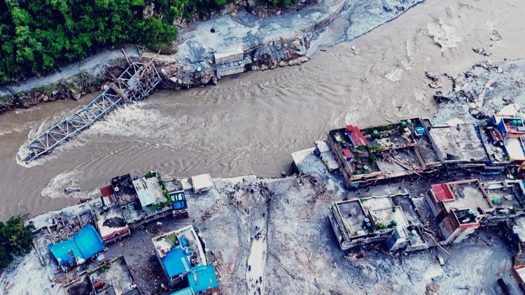 Nepal Flood Rescue: सुरंगों में फंसे 898 कर्मचारियों तक पहुंचने की जंग, 6 इंच का छेद कर पाइप से पहुंचाई हवा; मौतों का आंकड़ा 768