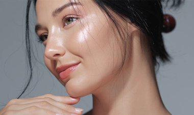 Homemade Chandan Face Pack: गर्मियों में चेहरे की खोई चमक लौटाएगा चंदन, गुलाबजल से बनाएं आसान फेस पैक