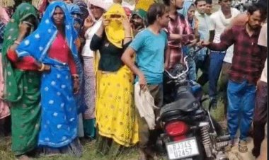 Karauli Accident: तेज रफ्तार मिनी बस ने बाइक को मारी टक्कर, पति-पत्नी समेत 3 की मौत; शव रखकर 3 घंटे प्रदर्शन