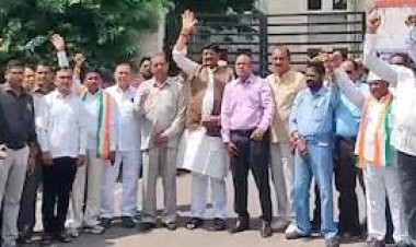 राहुल गांधी पर FIR को लेकर डूंगरपुर में कांग्रेस का हल्ला बोल, कलेक्ट्रेट के बाहर प्रदर्शन; BJP-RSS पर साधा निशाना