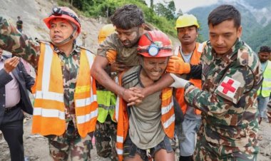 नेपाल बाढ़ में 9 दिन बाद जगी उम्मीद: सुरंग से जिंदा निकले 2 मजदूर, अब भी 40 लोगों के फंसे होने की आशंका