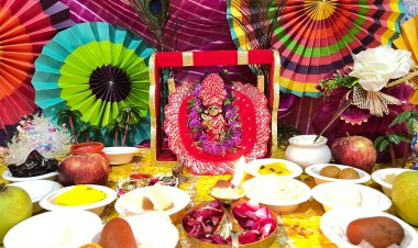 आधी रात को गूंजा ‘नंद के घर आनंद भयो’, घर-घर सजे कान्हा के दरबार
