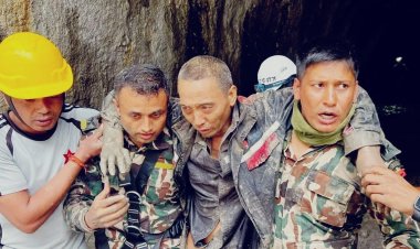 नेपाल बाढ़ में 11वें दिन चमत्कार! 740 फीट लंबी सुरंग से चीनी नागरिक रेस्क्यू, मलबे में दबी 64 साल की महिला भी जिंदा मिली