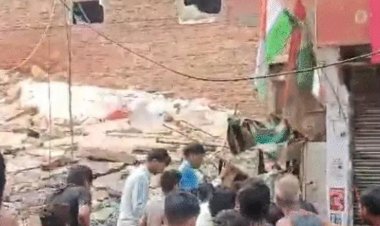 Delhi Building Collapse: सत्य निकेतन में तीन मंजिला इमारत गिरी, मलबे में कई लोगों के दबे होने की आशंका