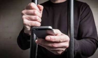 Jaipur Central Jail: जेल में बंदियों के मोबाइल इस्तेमाल का मामला, CCTV में कॉल करते दिखा कैदी